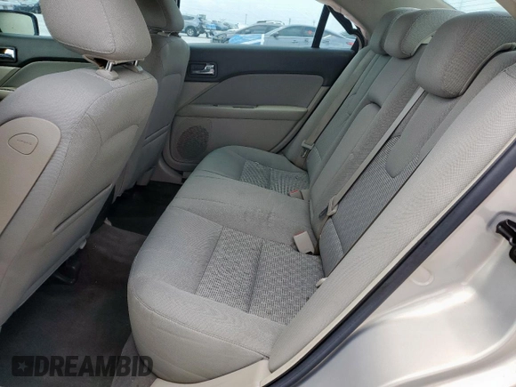 2010 Ford Fusion SE z VIN 3FAHP0HA7AR355587, wystawiony jako Copart lot #53390305 z przebiegiem 160 598 mil mil oraz Czysty tytuł • Clean title. Historia ofert i sprzedaży dostępna na DreamBid. Obrazek 11.
