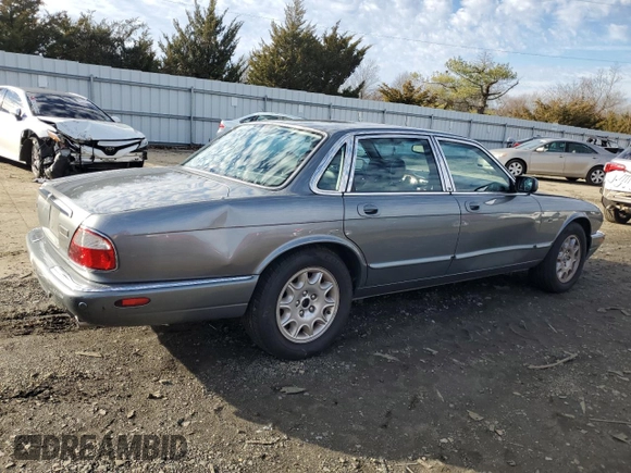 2003 Jaguar XJ 8 z VIN SAJDA14C83LF55424, wystawiony jako Copart lot #86324864 z przebiegiem 110 244 mil mil oraz Szkoda całkowita • Salvage title. Historia ofert i sprzedaży dostępna na DreamBid. Obrazek 3.