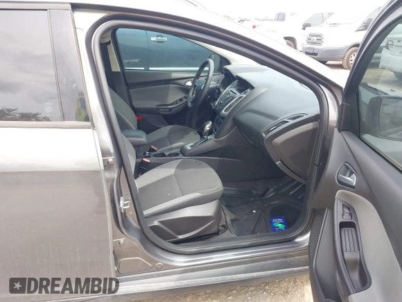 2013 Ford Focus SE z VIN 1FADP3F23DL159239, wystawiony jako IAAI lot #42076471 z przebiegiem 111 346 mil mil oraz . Historia ofert i sprzedaży dostępna na DreamBid. Obrazek 5.