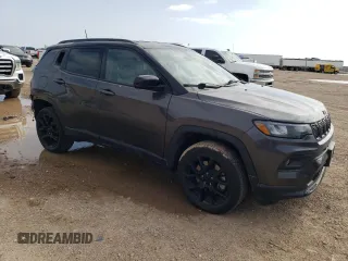 2023 Jeep Compass Altitude z VIN 3C4NJDBN9PT539846, wystawiony jako Copart lot #53848805 z przebiegiem 11 380 mil mil oraz Szkoda całkowita • Salvage title. Historia ofert i sprzedaży dostępna na DreamBid. Obrazek 4.
