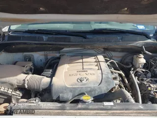 2016 Toyota Tundra 4WD Truck SR with VIN 5TFUW5F1XGX539529, listed as a IAAI auction lot 42044488 with 271,734 mi miles. Bid and sale history available at carsss.com. Image 9.