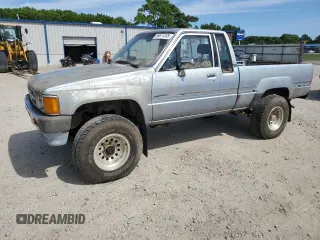 1988 Toyota Pickup с VIN JT4RN67P2J8010112, выставлен на аукционе Copart как лот 55877335 с пробегом 223 669 миль миль и Чистый • Clean title. История ставок и продаж доступна на DreamBid. Изображение 1.