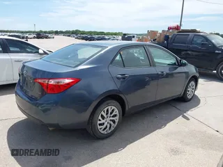 2018 Toyota Corolla L z VIN 5YFBURHE4JP820560, wystawiony jako IAAI lot #42317624 z przebiegiem 84 946 mil mil oraz . Historia ofert i sprzedaży dostępna na DreamBid. Obrazek 4.