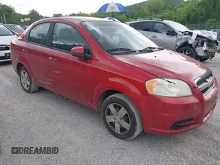 2010 Chevrolet Aveo 1LT z VIN KL1TD5DE5AB094023, wystawiony jako IAAI lot #42499761 z przebiegiem 142 515 mil mil oraz . Historia ofert i sprzedaży dostępna na DreamBid. Obrazek 1.