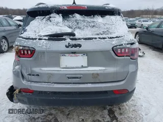 2019 Jeep Compass Latitude with VIN 3C4NJDBBXKT840382, listed as a IAAI auction lot 41592991 with Not provided miles and . Bid and sale history available at DreamBid. Image 16.
