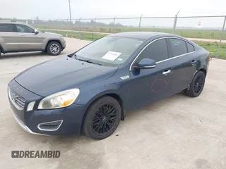 2012 Volvo S60 T5 with VIN YV1622FS0C2122692, listed as a IAAI auction lot 41924096 with 165,749 mi miles. Bid and sale history available at carsss.com. Image 2.