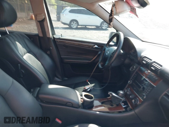 2006 Mercedes-Benz C 230 Sport z VIN WDBRF56HX6F766189, wystawiony jako IAAI lot #41988471 z przebiegiem 104 881 mil mil oraz . Historia ofert i sprzedaży dostępna na DreamBid. Obrazek 5.