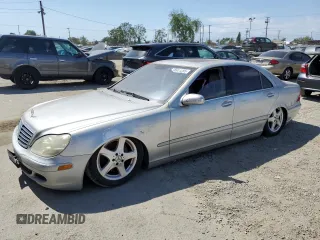 2004 Mercedes-Benz S 500 z VIN WDBNG75J74A419831, wystawiony jako Copart lot #56984295 z przebiegiem Nie podano mil oraz Czysty tytuł • Clean title. Historia ofert i sprzedaży dostępna na DreamBid. Obrazek 1.