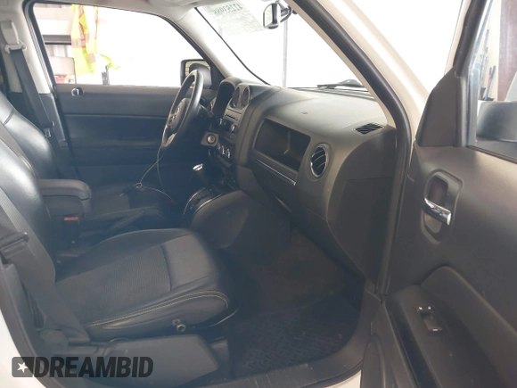 2014 Jeep Patriot High Altitude z VIN 1C4NJPFA3ED624662, wystawiony jako IAAI lot #42253988 z przebiegiem 121 182 mil mil oraz . Historia ofert i sprzedaży dostępna na DreamBid. Obrazek 5.