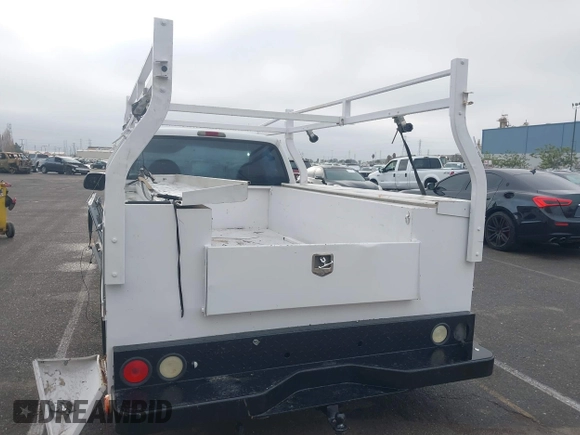 2004 Ford F-250 XL z VIN 1FTNF20L64EE05962, wystawiony jako IAAI lot #41103571 z przebiegiem Nie podano mil oraz . Historia ofert i sprzedaży dostępna na DreamBid. Obrazek 15.