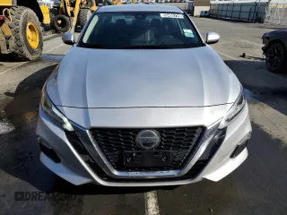 2022 Nissan Altima SV z VIN 1N4BL4DV8NN335701, wystawiony jako Copart lot #53495725 z przebiegiem 63 648 mil mil oraz Czysty tytuł • Clean title. Historia ofert i sprzedaży dostępna na DreamBid. Obrazek 5.