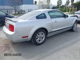 2005 Ford Mustang Deluxe with VIN 1ZVFT80N855189337, listed as a IAAI auction lot 41836962 with 185,248 mi miles. Bid and sale history available at carsss.com. Image 4.
