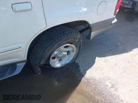 1999 Ford Explorer XLT with VIN 1FMZU34E5XZA25819, listed as a IAAI auction lot 42196784 with 178,704 mi miles and . Bid and sale history available at DreamBid. Image 13.