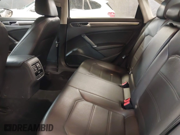 2016 Volkswagen Passat SE z VIN 1VWBT7A30GC020823, wystawiony jako IAAI lot #42204074 z przebiegiem 87 784 mil mil oraz . Historia ofert i sprzedaży dostępna na DreamBid. Obrazek 8.