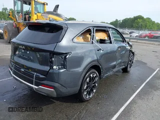 2024 Kia Sorento EX z VIN 5XYRH4JF7RG298595, wystawiony jako IAAI lot #42177922 z przebiegiem 11 963 mil mil oraz . Historia ofert i sprzedaży dostępna na DreamBid. Obrazek 4.