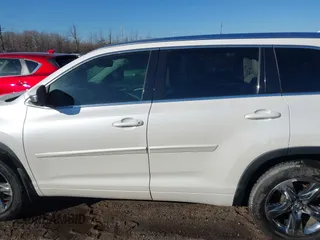 2018 Toyota Highlander Limited z VIN 5TDDZRFH5JS820243, wystawiony jako IAAI lot #41614333 z przebiegiem 98 596 mil mil oraz . Historia ofert i sprzedaży dostępna na DreamBid. Obrazek 14.