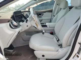 2024 Mercedes-Benz EQE 350+ z VIN W1KEG2BB4RF060472, wystawiony jako Copart lot #48730115 z przebiegiem 1 090 mil mil oraz Szkoda całkowita • Salvage title. Historia ofert i sprzedaży dostępna na DreamBid. Obrazek 7.