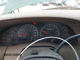2000 Ford F-150 XL with VIN 1FTRF17W4YNB25801, listed as a IAAI auction lot 42461063 with 173,000 mi miles and . Bid and sale history available at DreamBid. Image 7.