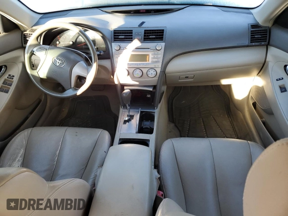 2010 Toyota Camry z VIN 4T1BF3EK1AU556617, wystawiony jako Copart lot #76898584 z przebiegiem 223 564 mil mil oraz Szkoda całkowita • Salvage title. Historia ofert i sprzedaży dostępna na DreamBid. Obrazek 8.