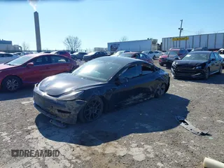 2021 Tesla Model 3 Standard Range Plus z VIN 5YJ3E1EA1MF059829, wystawiony jako IAAI lot #41700782 z przebiegiem 36 813 mil mil oraz . Historia ofert i sprzedaży dostępna na DreamBid. Obrazek 2.
