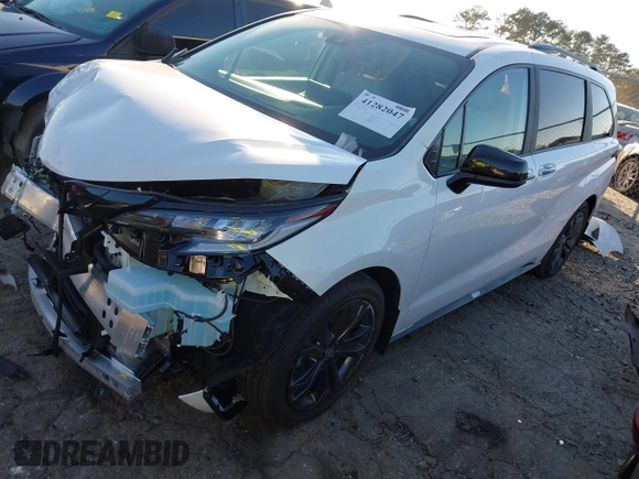 2025 Toyota Sienna XSE z VIN 5TDDRKEC2SS232704, wystawiony jako IAAI lot #41282047 z przebiegiem 2 064 mil mil oraz . Historia ofert i sprzedaży dostępna na DreamBid. Obrazek 18.