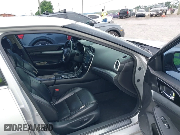 2016 Nissan Maxima SR with VIN 1N4AA6AP8GC407031, listed as a IAAI auction lot 42453395 with 204,155 mi miles and . Bid and sale history available at DreamBid. Image 5.