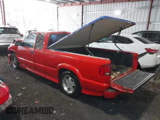 2000 Chevrolet S-10 LS with VIN 1GCCS19W2Y8203649, listed as a IAAI auction lot 41710234 with 153,616 mi miles. Bid and sale history available at carsss.com. Image 3.