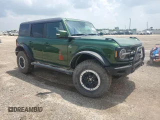 2024 Ford Bronco Outer Banks z VIN 1FMEE8BP9RLA50791, wystawiony jako Copart lot #55219925 z przebiegiem 27 910 mil mil oraz Szkoda całkowita • Salvage title. Historia ofert i sprzedaży dostępna na DreamBid. Obrazek 4.