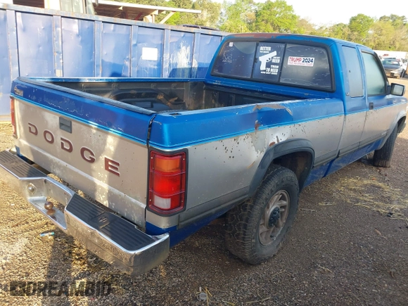1993 Dodge Dakota with VIN 1B7GL23Y8PS210332, listed as a IAAI auction lot 41875038 with 215,599 mi miles. Bid and sale history available at carsss.com. Image 4.