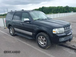 2009 Lincoln Navigator z VIN 5LMFU28539EJ00323, wystawiony jako IAAI lot #42312645 z przebiegiem 208 481 mil mil oraz . Historia ofert i sprzedaży dostępna na DreamBid. Obrazek 1.