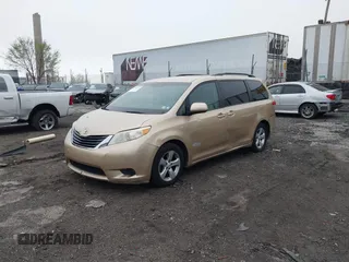 2011 Toyota Sienna LE AAS with VIN 5TDKK3DC9BS089379, listed as a IAAI auction lot 41943062 with 245,778 mi miles. Bid and sale history available at carsss.com. Image 17.