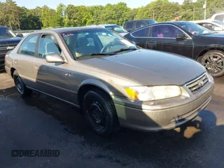 2001 Toyota Camry CE z VIN 4T1BG22K11U042875, wystawiony jako IAAI lot #42562000 z przebiegiem 190 848 mil mil oraz . Historia ofert i sprzedaży dostępna na DreamBid. Obrazek 1.