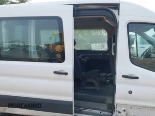 2019 Ford Transit Passenger XL z VIN 1FBAX2CM8KKA31115, wystawiony jako IAAI lot #42366286 z przebiegiem 222 359 mil mil oraz . Historia ofert i sprzedaży dostępna na DreamBid. Obrazek 8.