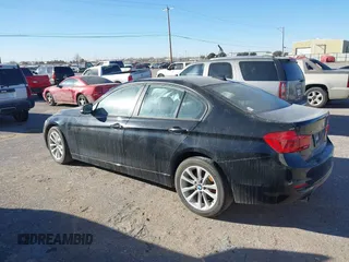 2018 BMW 3 Series 320i xDrive z VIN WBA8A3C52JA494542, wystawiony jako IAAI lot #41371426 z przebiegiem Nie podano mil oraz . Historia ofert i sprzedaży dostępna na DreamBid. Obrazek 14.