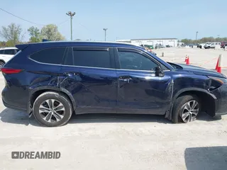 2021 Toyota Highlander XLE with VIN 5TDGZRBH4MS543611, listed as a IAAI auction lot 42117900 with 66,333 mi miles and . Bid and sale history available at DreamBid. Image 13.