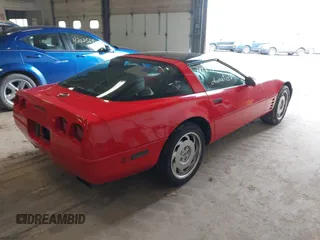 1992 Chevrolet Corvette with VIN 1G1YY23P1N5108131, listed as a IAAI auction lot 42115971 with 132,210 mi miles. Bid and sale history available at carsss.com. Image 4.