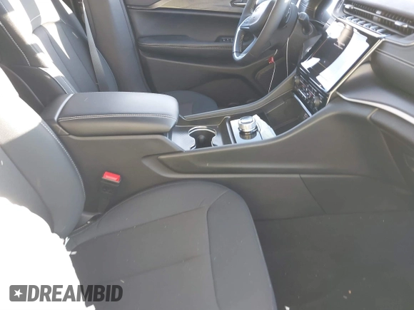 2024 Jeep Grand Cherokee Altitude X with VIN 1C4RJKAG0R8572597, listed as a IAAI auction lot 41411512 with 2,445 mi miles and . Bid and sale history available at DreamBid. Image 5.