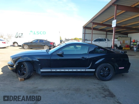 2007 Ford Mustang Deluxe with VIN 1ZVFT80N575352139, listed as a IAAI auction lot 41626063 with 113,792 mi miles. Bid and sale history available at carsss.com. Image 15.