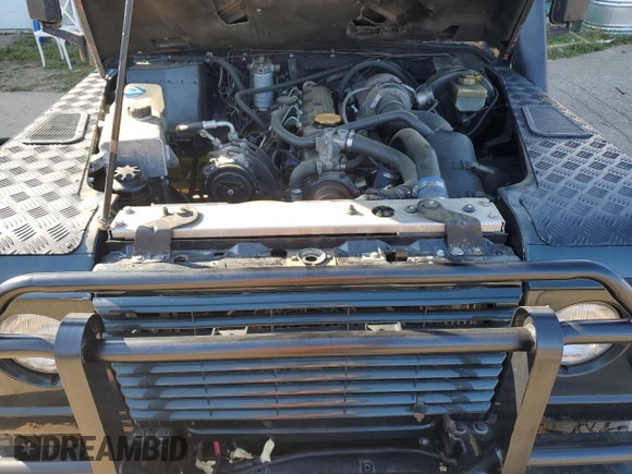 1992 Land Rover Defender with VIN SALLDHMF8HA905240, listed as a Copart auction lot 71372544 with 184,188 mi miles and Salvage title. Bid and sale history available at DreamBid. Image 11.