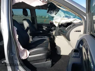 2015 Chrysler Town & Country Touring with VIN 2C4RC1BG3FR696320, listed as a IAAI auction lot 41826122 with 1 mi miles. Bid and sale history available at carsss.com. Image 5.