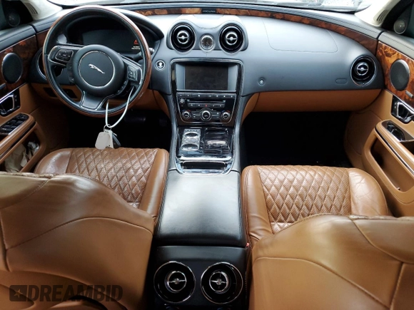 2016 Jaguar XJ Portfolio with VIN SAJWA2G71G8V95573, listed as a Copart auction lot 85975594 with 82,221 mi miles and Salvage title. Bid and sale history available at DreamBid. Image 8.