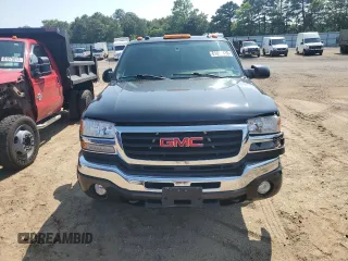 2005 GMC Sierra 2500HD SLT with VIN 1GTHK292X5E141116, listed as a Copart auction lot 61093415 with 160,630 mi miles and Salvage title. Bid and sale history available at DreamBid. Image 5.