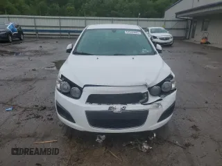 2014 Chevrolet Sonic LT z VIN 1G1JC5SH7E4160011, wystawiony jako Copart lot #57532945 z przebiegiem 136 185 mil mil oraz Szkoda całkowita • Salvage title. Historia ofert i sprzedaży dostępna na DreamBid. Obrazek 5.