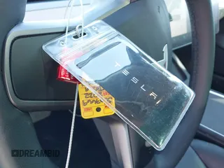 2022 Tesla Model 3 Long Range z VIN 5YJ3E1EB9NF197127, wystawiony jako IAAI lot #41366323 z przebiegiem 56 559 mil mil oraz . Historia ofert i sprzedaży dostępna na DreamBid. Obrazek 11.