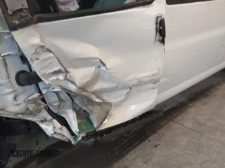 2018 Chevrolet Express Passenger LT z VIN 1GAZGPFG3J1267167, wystawiony jako IAAI lot #42320536 z przebiegiem 81 068 mil mil oraz . Historia ofert i sprzedaży dostępna na DreamBid. Obrazek 17.
