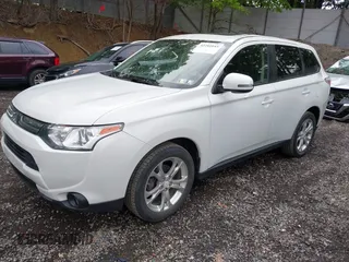 2014 Mitsubishi Outlander SE z VIN JA4AD3A37EZ015188, wystawiony jako IAAI lot #42281043 z przebiegiem 116 876 mil mil oraz . Historia ofert i sprzedaży dostępna na DreamBid. Obrazek 17.