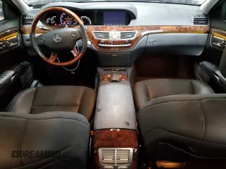 2009 Mercedes-Benz S 550 z VIN WDDNG86X49A268616, wystawiony jako Copart lot #43347415 z przebiegiem 65 338 mil mil oraz Szkoda całkowita • Salvage title. Historia ofert i sprzedaży dostępna na DreamBid. Obrazek 8.