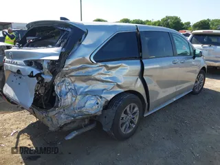 2022 Toyota Sienna XLE with VIN 5TDYRKEC1NS125049, listed as a IAAI auction lot 41984671 with 40,705 mi miles and . Bid and sale history available at DreamBid. Image 4.
