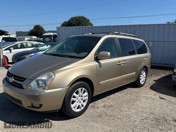 2008 Kia Sedona LX with VIN KNDMB233X86193585, listed as a Copart auction lot 76317824 with 251,186 mi miles and Clean Title. Bid and sale history available at carsss.com. Image 2.