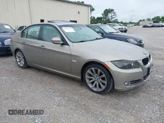2011 BMW 3 Series 328i z VIN WBAPH7C50BE679701, wystawiony jako IAAI lot #42185196 z przebiegiem 173 102 mil mil oraz . Historia ofert i sprzedaży dostępna na DreamBid. Obrazek 1.